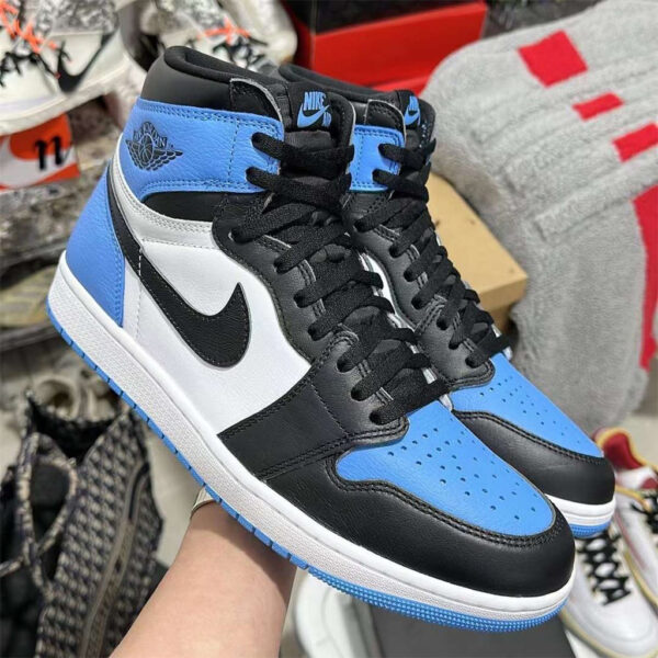 Air Jordan 1 Retro High OG “UNC Toe”